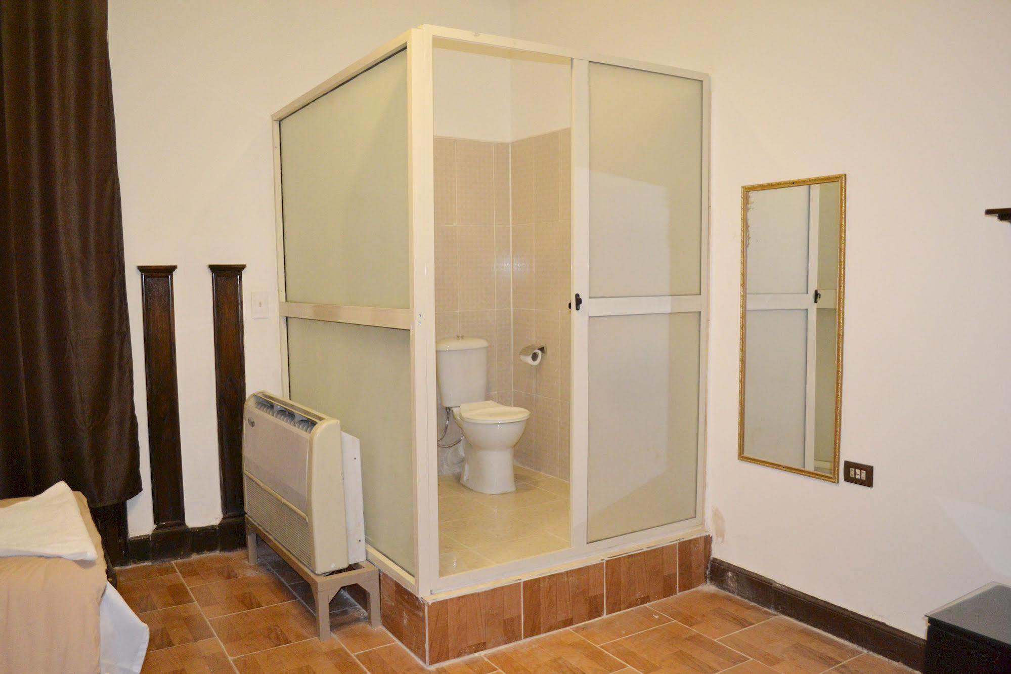 Cecilia Hostel *